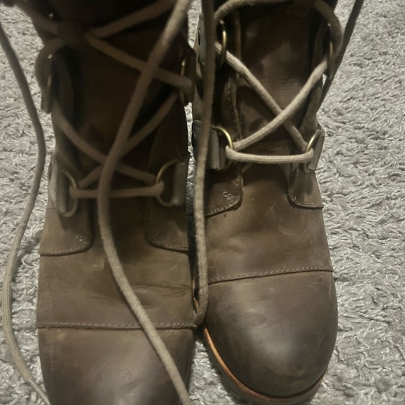 Sorel waterproof wedge boots! - Picture 6 of 6